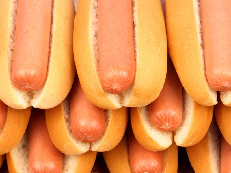hot dogs in buns